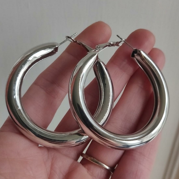 🎉3/$10 *S A L E*🎉Large Silver Chunky Hoops 2" Lightweight 😍 - Picture 3 of 7